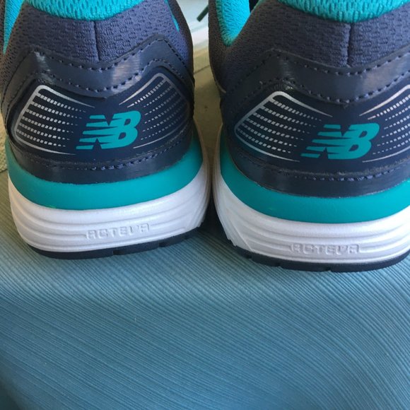 New Balance Tennis Shoes NWOT - Picture 3 of 5